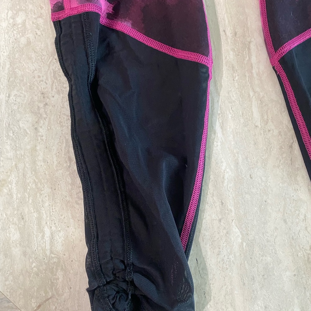 Lululemon Blooming Pixie Raspberry Black Sweaty E… - image 3
